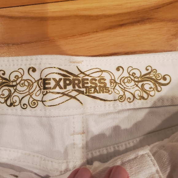 White denim shorts - Picture 4 of 9